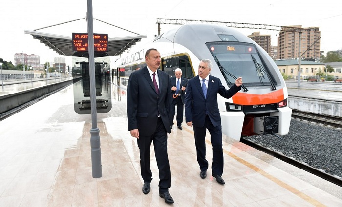 Prezident Sumqayıta ilk qatarı yola saldı - FOTOLAR
